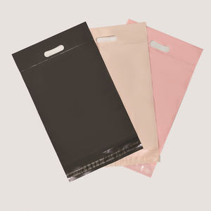 Bolsa de Correo Esmerilada con Logotipo Personalizado, Bolsa de Embalaje para Ropa, Bolsa de Envío Beige Personalizada con Asa - Product Image 1