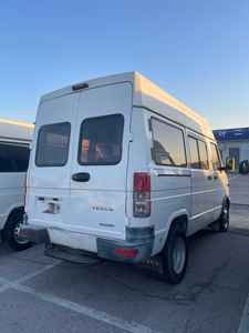 <span class=keywords><strong>IVECO</strong></span> <span class=keywords><strong>Daily</strong></span> Usada, Modelo 2019, 6 Asientos, Motor Diésel, Transmisión Manual, Motor Delantero, Tracción Trasera, Furgoneta Ligera - Product Image 2