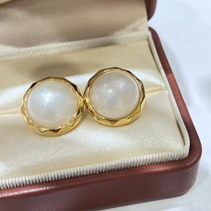 Colgante de Perla Mabe Blanca Mabei World de 16 mm, Plata 925, Chapado en Oro de 18K, Engaste Redondo, Clásico, Unisex, para Uso Diario - Product Image 3