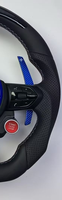 Volant de voiture de sport personnalisé en cuir perforé avec garniture bleue et palettes de changement de vitesse en carbone pour BMW Series