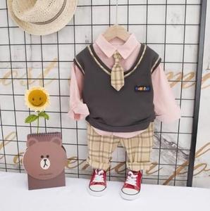 Ensemble de vêtements élégants et confortables pour garçons avec un design élégant et un tissu de qualité supérieure conçu pour les 4 à 12 ans pour une utilisation en toutes saisons - Product Image 1