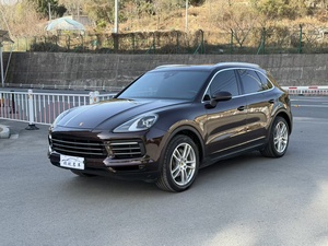 La <span class=keywords><strong>Porsche</strong></span> <span class=keywords><strong>Cayenne</strong></span> 2020, un Veicolo a Benzina 3.0T Professionale, Presenta un Prezzo di Esportazione Relativamente Basso - Product Image 2