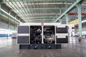 ספק במפעל סין 135kva/108kw נייד טריילר דיזל גנרטורים מופעל על ידי פרקינס חופה אטומים לרעש 50hz 60 הרץ - Product Image 4