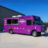 Remorque alimentaire mobile de style urbain, violette, personnalisable avec impression de marque, chariot de restauration mobile avec plusieurs fenêtres de service