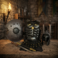 Ensemble de costume d'armure romaine traditionnelle en acier noir poli, avec casque, bouclier et armure musculaire pour cosplay historique (impression numérique)