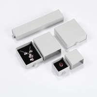 Boîte à bijoux de luxe en carton rose avec doublure en éponge, finition mate, logo personnalisé, recyclable, pour bagues, boucles d'oreilles, bracelets, boîte cadeau avec tiroir