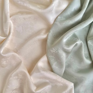 Tissu satiné en polyester tissé extensible, doux, de qualité supérieure, à motifs floraux, pour vêtements féminins, motif Botanical Mountain Stream, vente en gros # 137 - Product Image 3