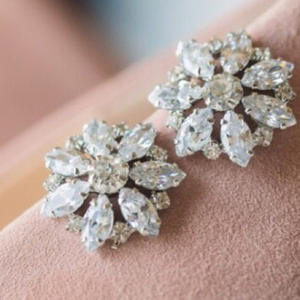 Orecchini a perno E815 in oro bianco con fiore, taglio marquise, cristallo e strass, montatura a griffe, gioielli classici da donna per feste - Product Image 3