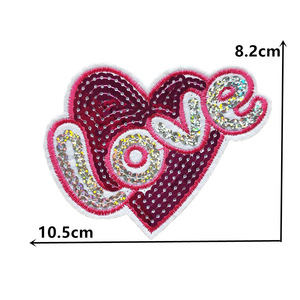Patch personnalisé pour la Saint-Valentin, lettre scintillante et cœur, fer à repasser sur chenille - Product Image 2