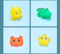 Vente en gros de canards en caoutchouc PVC personnalisés de 2 pouces, assortis, multicolores, mini-animaux marins, jouets de bain, jouets promotionnels de Noël pour bébés