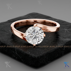 แหวนหมั้นเพชรทรงกลมเจียระไนแบบ IGI Certified Lab Grown Diamond ประดับบนตัวเรือนทองคำแท้ทรงมงกุฎ ดีไซน์วินเทจลายฉลุ - Product Image 2