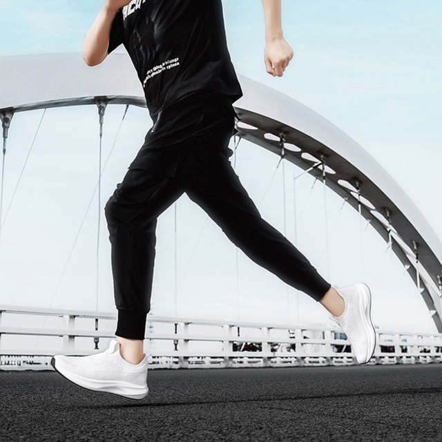 Quick Shipping New Design Men's Comfortable Soft Running Shoes Zapatilla De Correr Sneaker Non-slip Summer Spring