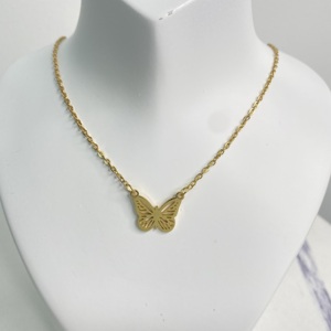 Collier papillon en acier inoxydable plaqué or imperméable avec pendentif découpé et chaîne à maillons pour femme - Product Image 3