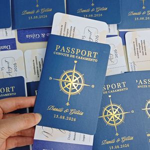 Invitación de Boda Azul Marino con Pasaporte, Invitaciones de Boda Personalizadas con Destino de Viaje, Mapa del Mundo con Brillo Dorado, Boleto de Embarque - Product Image 2