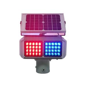 Deux groupes de feux de circulation solaires LED à double face rouge et bleu alternés avec protection IP54 et fonctionnement 24h/24 - Product Image 1