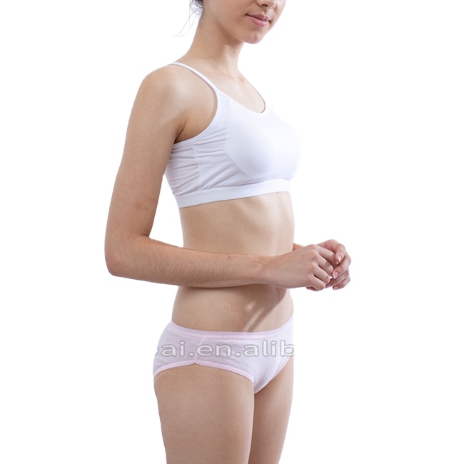 Transseksuallarning dumbalari tor panties, shortilar va paypoqlarda