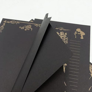 Schwarzes Kraftpapier-Briefpapier-Schreibkarten-Retro-Hintergrund blatt mit Umschlägen für Geschenk - Product Image 5