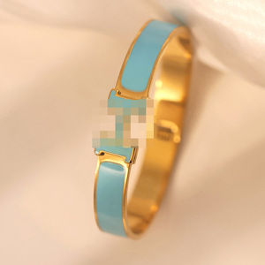 Bracelet en acier inoxydable plaqué or et argent - Cadeau unisexe tendance pour anniversaire avec lettre H sertie dans un cadre certifié - Product Image 2