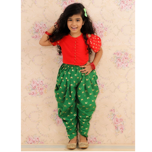 Ensemble ethnique pour enfants : Haut à épaules dénudées et pantalon dhoti imprimé, rouge et vert, tenue traditionnelle élégante pour filles, idéal pour les festivals - Product Image 3