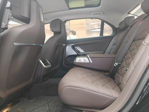 Nuevo <span class=keywords><strong>BMW</strong></span> <span class=keywords><strong>Serie</strong></span> 7 Sedán 2025 con Volante a la Izquierda, Cuero Oscuro Turbo, Ruedas R17, Verificado, Fuentes Comerciales Confiables - Product Image 4