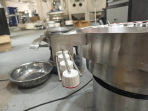 Tampão De Garrafa Sistema De Alimentação De Linha De Embalagem Automática Alimentador De Bacia Vibratória Alimentadores Vibratórios para Tampa De 32mm - Product Image 6