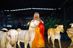 Farol <span class=keywords><strong>de</strong></span> Hierro con Forma <span class=keywords><strong>de</strong></span> Árbol <span class=keywords><strong>de</strong></span> Jesús <span class=keywords><strong>de</strong></span> Alta Calidad, Personalizado <span class=keywords><strong>de</strong></span> Fábrica, para Graduación, Ramadán, Acción <span class=keywords><strong>de</strong></span> Gracias - Product Image 4