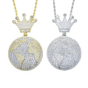 Collier Pendentif Globe Couronne en Argent Sterling 925 Moissanite Sertie de Pierres, Bijoux Hip Hop, Pendentif Carte du Monde Coupe Baguette pour Hommes - Product Image 1