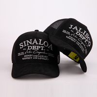 Gorra Trucker de Lujo Personalizada con Logotipo Bordado Completo, de Alta Calidad, 5 Paneles, Visera Curva, Malla y Cierre Ajustable de Gamuza