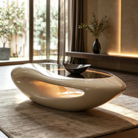 Table basse ovale en fibre de verre beige brillante avec lumière LED intégrée, plateau en verre noir pour un espace de vie moderne et luxueux
