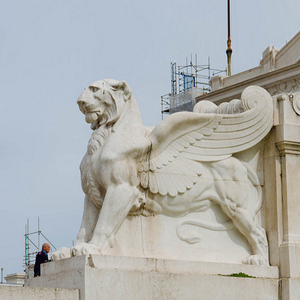 Gran tamaño mármol blanco león con alas estatua - Product Image 5