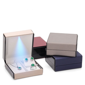 Boîte à bijoux LED élégante et atmosphérique, emballage de petite boîte cadeau exquise, vente en gros de boîtes à bijoux - Product Image 3