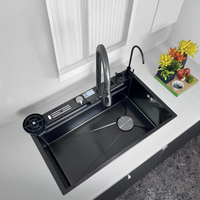 Évier de cuisine artisanal en acier inoxydable avec porte-couteaux à affichage numérique intelligent moderne, design touches de piano