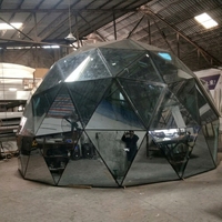 Dôme en verre de glamping imperméable avec structure en alliage d'aluminium isolante préfabriquée pour véranda 4 saisons
