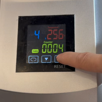 Máquina de estampado en caliente semiautomática industrial con brazo giratorio y pantalla digital para DTF y estampado plano