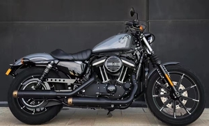 Motocicleta <span class=keywords><strong>Harley</strong></span>-<span class=keywords><strong>Davidson</strong></span> Iron 883 XL883N con Transmisión por Correa, Cruiser Confiable con Motor V-Twin - Product Image 3