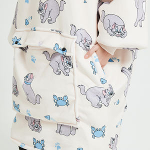 Usine pas cher couverture à capuche en flanelle pour adulte en gros grande couverture sherpa douce couverture portable surdimensionnée sweat-shirt polyester - Product Image 4