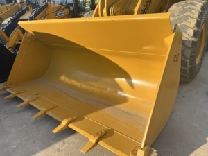 Chargeuse sur pneus CAT 966H d'occasion, système hydraulique à détection de charge, engin lourd pour l'exploitation minière et les travaux de terrassement, stock disponible pour l'exportation. - Product Image 4