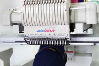 Machine à broder monotête Revhon 2026 pour casquettes 3D, T-shirts et broderie plate assistée par ordinateur