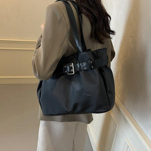 Nouveau sac fourre-tout élégant et spacieux, sac à bandoulière pour femme avec boucle, sac sous le bras, sac à main pour femme de niche et haut de gamme. - Product Image 2