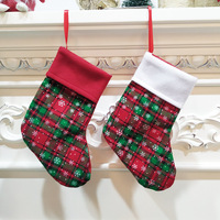 Mini chaussettes de Noël à carreaux rouges et verts avec flocons de neige, décorations suspendues pour cheminée, chaussettes cadeaux de Noël