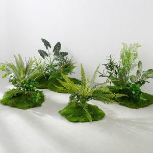 Base de mousse réaliste avec feuillage de fougère, cluster paysager pré-fabriqué, verdure sauvage pour décor d'intérieur commercial (centre commercial, café, allée) - Product Image 3