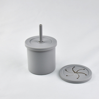Échantillon gratuit Conteneur à collation en silicone comestible pliable avec logo personnalisé double usage Gobelet pour bébé Couvercle de gobelet à bec avec motif de dessin animé