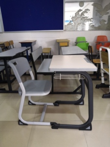 Ensembles de bureaux d'école en <span class=keywords><strong>bois</strong></span> pour salles de classe, comprenant un bureau et une chaise d'occasion pour étudiants - Product Image 4