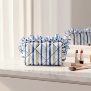 Sac de maquillage matelassé à volants rayé personnalisé, écologique, en gros, pour filles, portable, pour l'extérieur – Grande Vente - Product Image 3