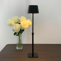 Lampe de table sans fil personnalisable, réglable et rechargeable, pour projets hôteliers et commerciaux haut de gamme, décoration de luxe pour hôtel