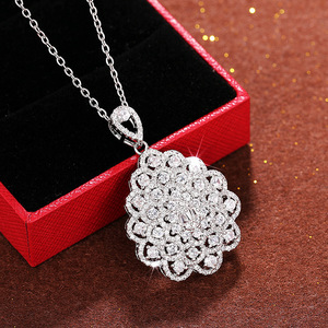 Collana a Goccia Floreale per Donne, Design a Fiore Pendente, Accessorio da Collo per Uso Quotidiano - Product Image 6