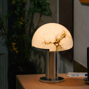 Lámpara de mesa moderna de alabastro natural con base de metal dorado para decoración de interiores de villas, habitaciones de huéspedes, hoteles e iluminación de escritorio. - Product Image 1