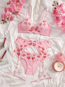 Collection de lingerie personnalisée pour la Saint-Valentin, soutien-gorge imprimé lèvres sensuelles avec dos à lacets, culotte transparente, ensemble 3 pièces - Product Image 4