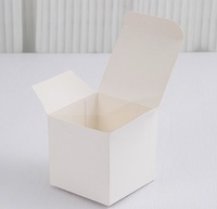 Boîtes d'emballage en carton rigide personnalisées avec des matériaux recyclés et une pelliculage brillant pour les chaussettes, les produits en fourrure, l'impression de logo