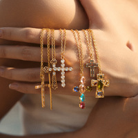 Bijoux religieux plaqués or 18 carats-Conception unique de crucifix chrétien avec pendentif croix CZ Collier en laiton et zircon pour cadeau